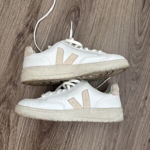 Veja V-12 Leather Sneakers Size 8/ EU 40 XD0202335A380 Extra White